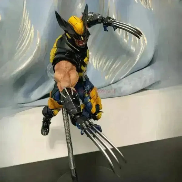 PLAY ARTS Kai Wolverine Action Figure (26 cm) - Bear Hugs