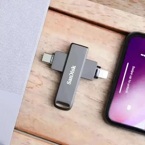 SanDisk iXpand iPhone Flash Drive - Bear Hugs