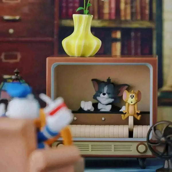 Tom And Jerry Classic Moment Series Blind Box - Bear Hugs