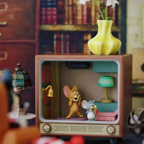 Tom And Jerry Classic Moment Series Blind Box - Bear Hugs