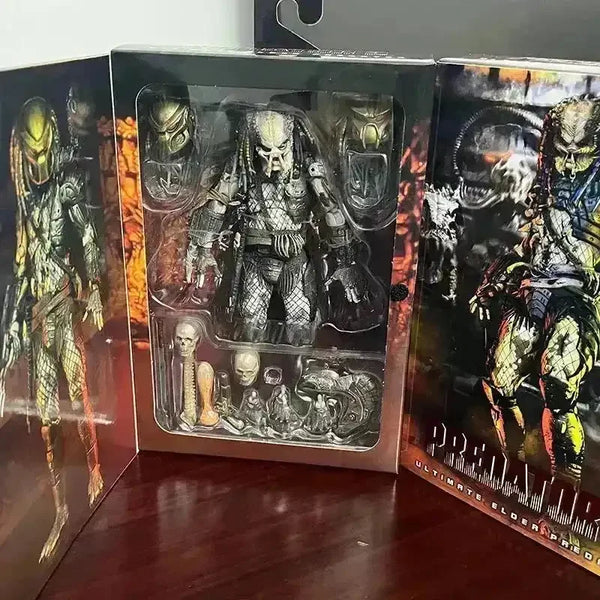 Ultimate Elder Predator Action Figure (18 cm) - Bear Hugs