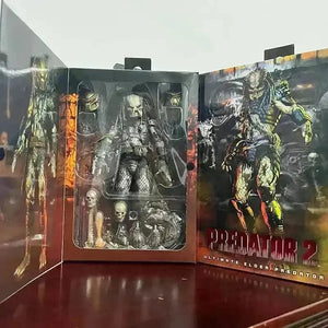Ultimate Elder Predator Action Figure (18 cm) - Bear Hugs