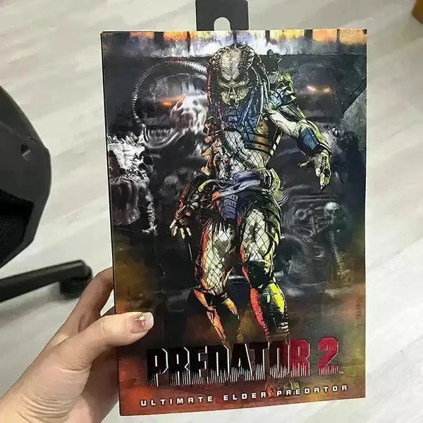 Ultimate Elder Predator Action Figure (18 cm) - Bear Hugs