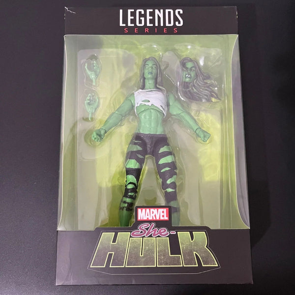 Legends Indestructible She-Hulk Figurine (15 cm)