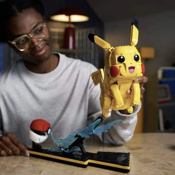 Pokémon Pikachu and Poké Ball Building Set (2050 Pcs)