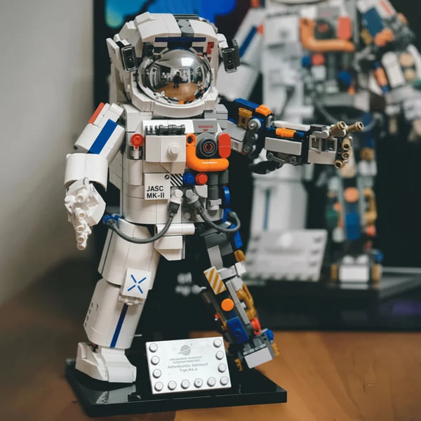 Stellar Cyber Voyager Astronaut Blocks (900 pcs)