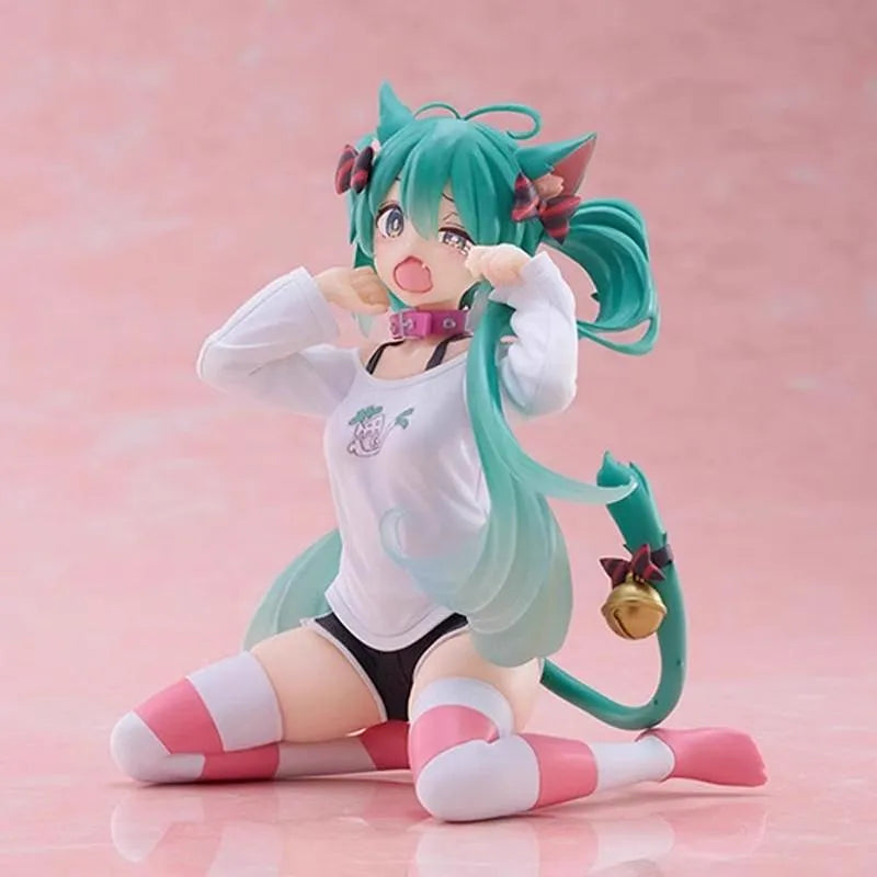 Hatsune Miku Yawning Cat Ver. Figure