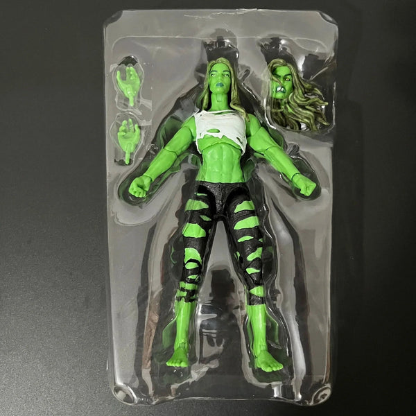 Legends Indestructible She-Hulk Figurine (15 cm)