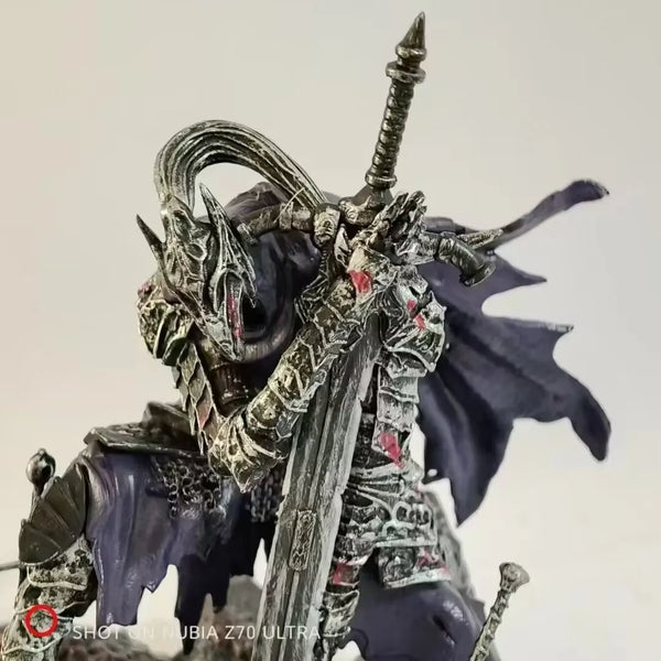 Dark Souls Artorias the Abysswalker Kneeling Figurine (15 cm)