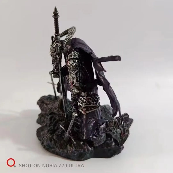 Dark Souls Artorias the Abysswalker Kneeling Figurine (15 cm)