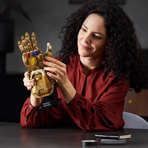Thanos Infinity Gauntlet Building Blocks (590 Pcs)