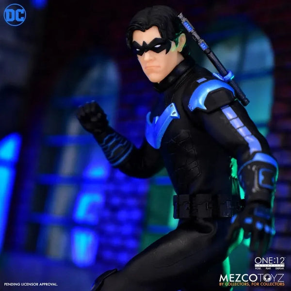 Mezco 1:12 Collective DC Comics Nightwing Figure