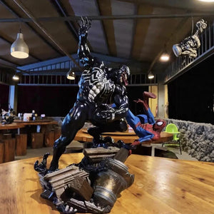 Spiderman vs Venom Battle Scene GK Figure (55 cm)