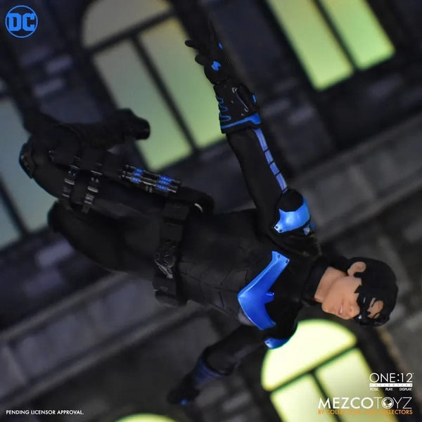 Mezco 1:12 Collective DC Comics Nightwing Figure