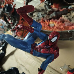 Spiderman vs Venom Battle Scene GK Figure (55 cm)