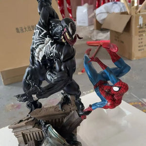 Spiderman vs Venom Battle Scene GK Figure (55 cm)