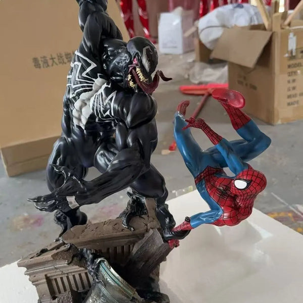 Spiderman vs Venom Battle Scene GK Figure (55 cm)