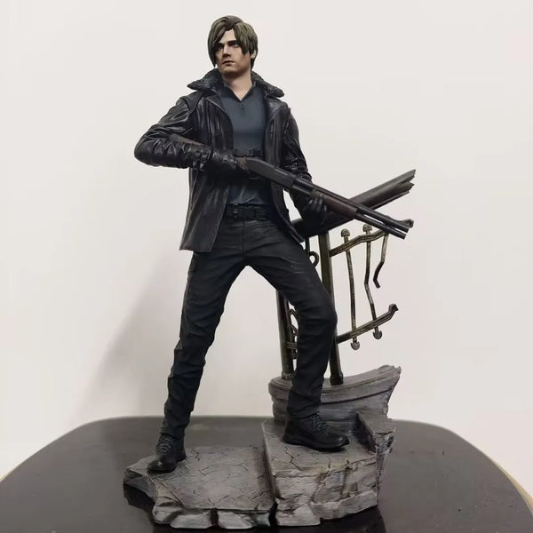 Resident Evil Leon and Grace Tactical Survivor Figure (21 cm)