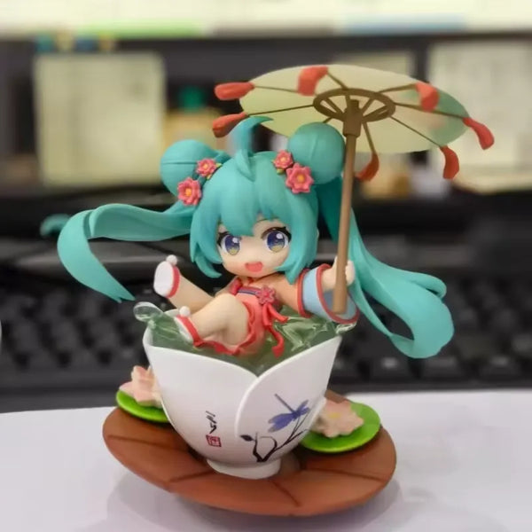 Hatsune Miku Lotus Pond Figure (15 cm)
