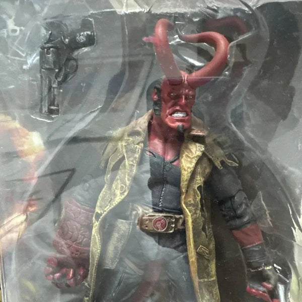 Hellboy Trenchcoat Style Action Figure (18 cm)