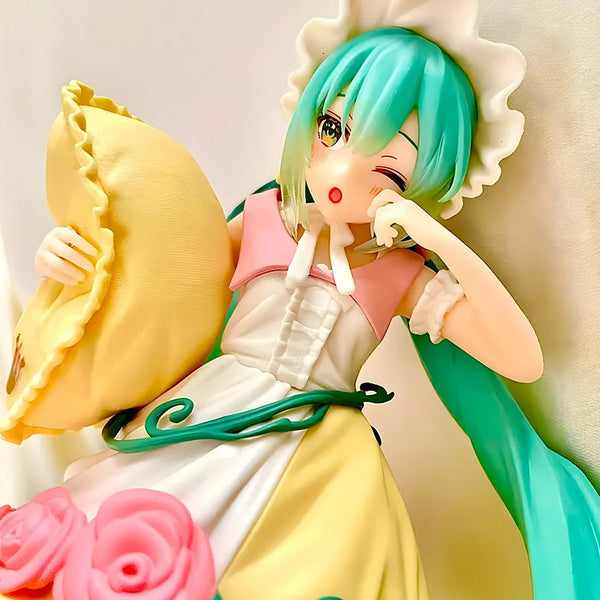 Hatsune Miku Wonderland Sleeping Beauty Figure