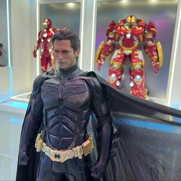 Dark Knight Gotham Guardian Deluxe Figure (68 cm)