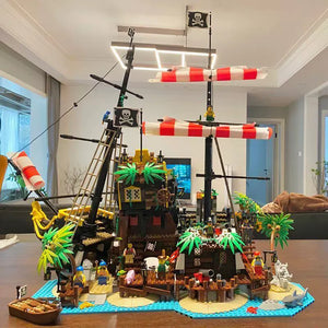 Pirates of Barracuda Bay Shipwreck Building Blocks (2545 Pcs)