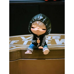 Hirono Checkerboard Streetwear Figurine (8 cm)