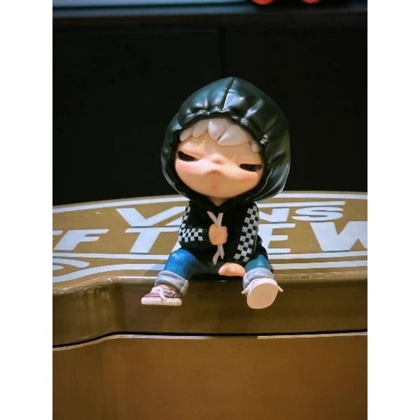 Hirono Checkerboard Streetwear Figurine (8 cm)