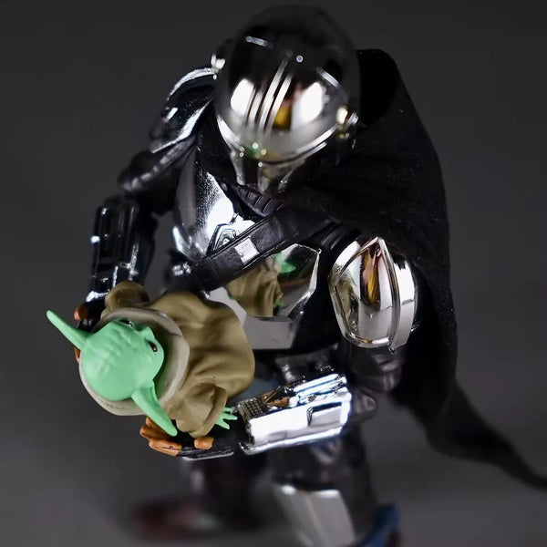MAFEX Star Wars Chrome Din Djarin Figure (21 cm)