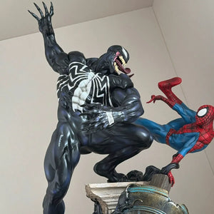 Spiderman vs Venom Battle Scene GK Figure (55 cm)