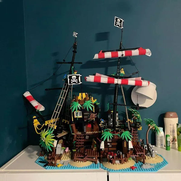 Pirates of Barracuda Bay Shipwreck Building Blocks (2545 Pcs)