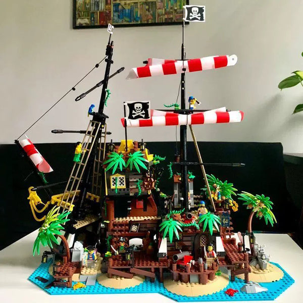 Pirates of Barracuda Bay Shipwreck Building Blocks (2545 Pcs)