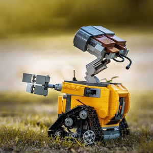 Wall-E Masterpiece Building Blocks (687 Pcs)