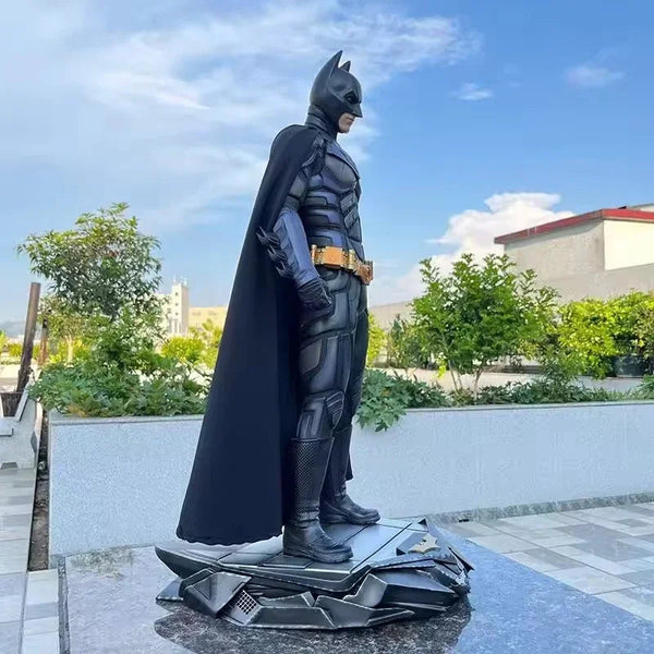 Dark Knight Gotham Guardian Deluxe Figure (68 cm)